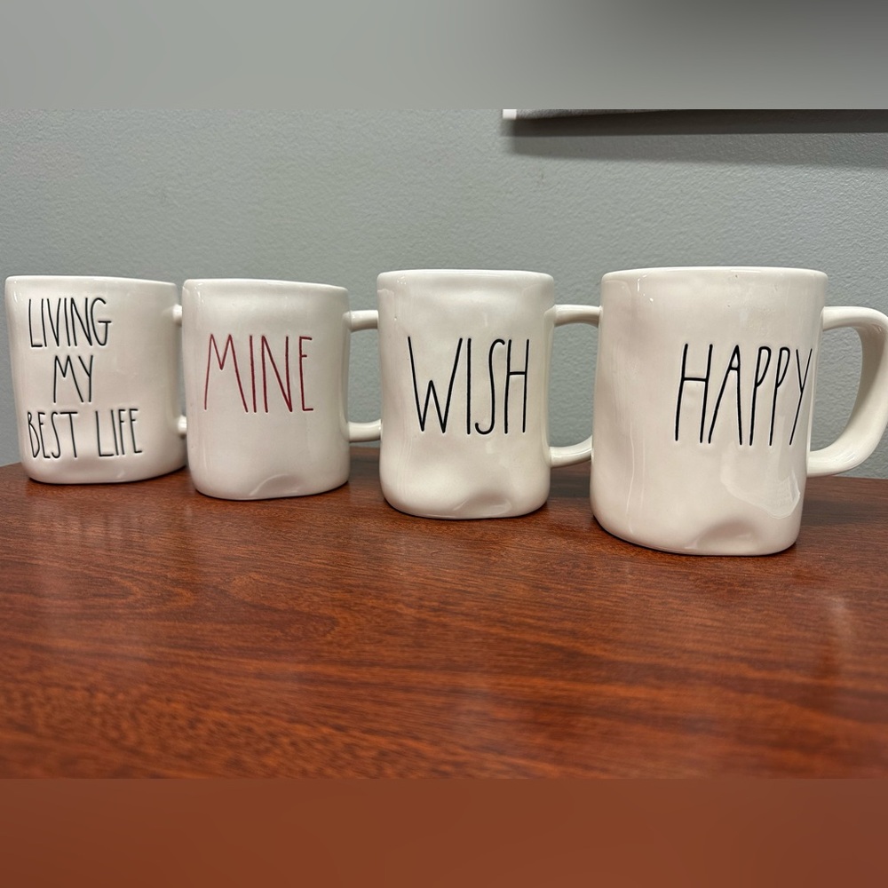 Rae Dunn mugs set/4